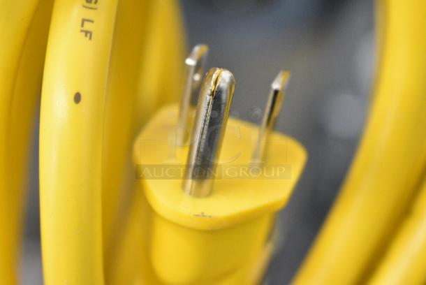 BRAND NEW SCRATCH AND DENT! Karcher BRC 30/15 C 1.008-058.0 12" Corded Walk Behind Carpet Extractor - 4.6 Gallon, 120 Volts, 1 Phase. Tested and Working! - Image 6 of 7