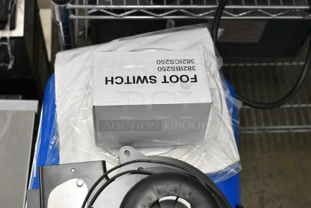 BRAND NEW SCRATCH AND DENT! Carnival King 382IBS250 Metal Commercial Countertop Block Ice Shaver. 120 Volts, 1 Phase. Tested and Working! - Image 4 of 9