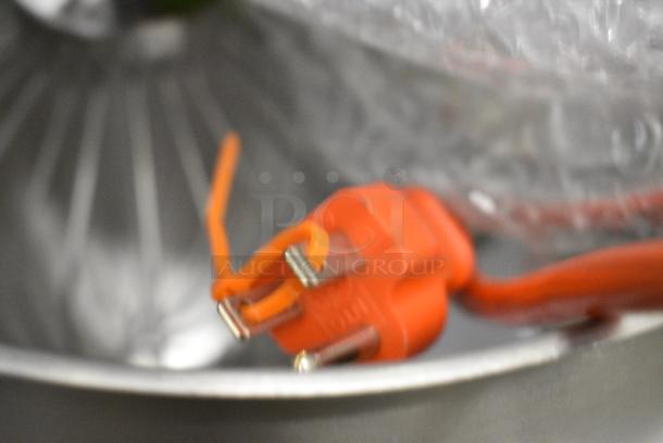 BRAND NEW SCRATCH AND DENT! KitchenAid KSM8990WH White 8 Qt. Bowl Lift Countertop Mixer with Mixing Bowl, Dough Hook, Paddle and Whisk Attachments. 120 Volts, 1 Phase. Tested and Working! - Image 6 of 8