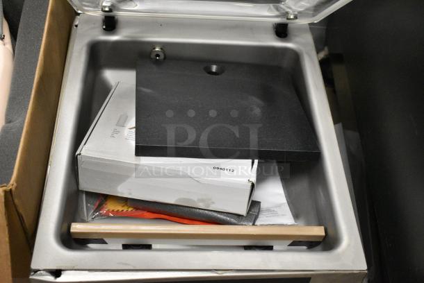 BRAND NEW SCRATCH AND DENT! Vollrath VP12 40831 Stainless Steel Commercial Countertop Medium Vacuum Packaging Machine with 12" Sealing Bar. 110-120 Volts, 1 Phase. Cannot Test Due To Missing Plug Receiver - Image 4 of 6