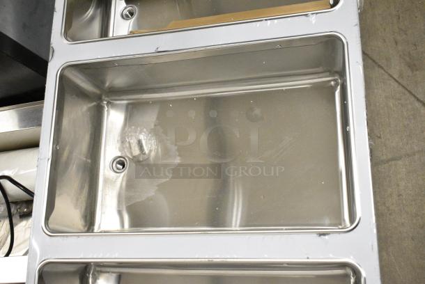 BRAND NEW SCRATCH AND DENT! 2024 ServIt 423EST4WS500 Stainless Steel Commercial Four Pan Sealed Well Electric Steam Table with Adjustable Undershelf. 120 Volts, 1 Phase. Cannot Test Due To Plug Style - Image 6 of 10