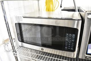 2023 General Electric GE JESP113SP1SS Stainless Steel Countertop Microwave Oven w/ Plate. 120 Volts, 1 Phase.