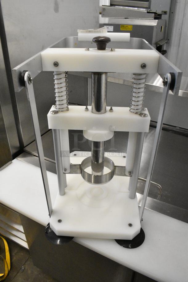 BRAND NEW SCRATCH AND DENT! Metal Commercial Countertop Pineapple Corer - Image 1 of 5