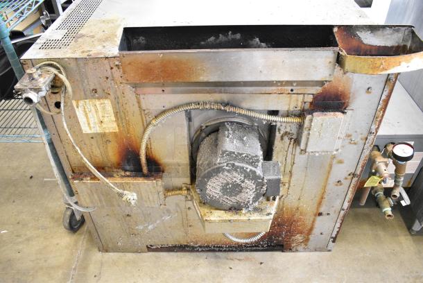 Montague Stainless Steel Commercial Natural Gas Powered Full Size Convection Oven w/ View Through Doors, Metal Oven Racks and Thermostatic Controls. - Image 5 of 7