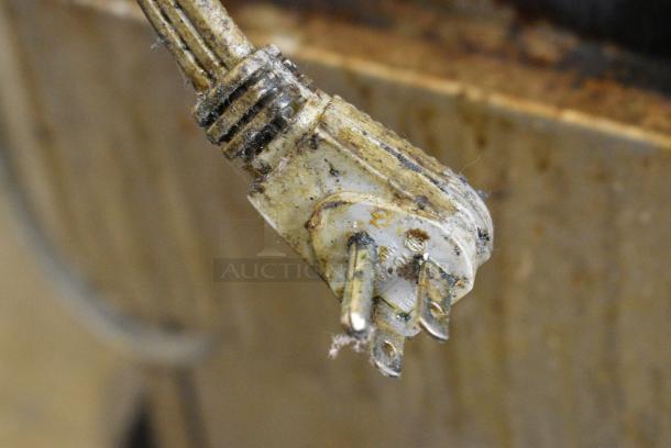 Montague Stainless Steel Commercial Natural Gas Powered Full Size Convection Oven w/ View Through Doors, Metal Oven Racks and Thermostatic Controls. - Image 6 of 7