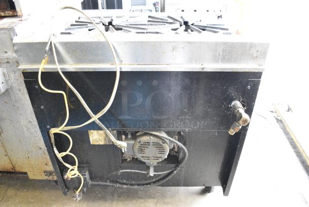 Montague Vectaire Stainless Steel Commercial Natural Gas Powered 4 Burner Range w/ CONVECTION Oven on Commercial Casters. - Image 5 of 12