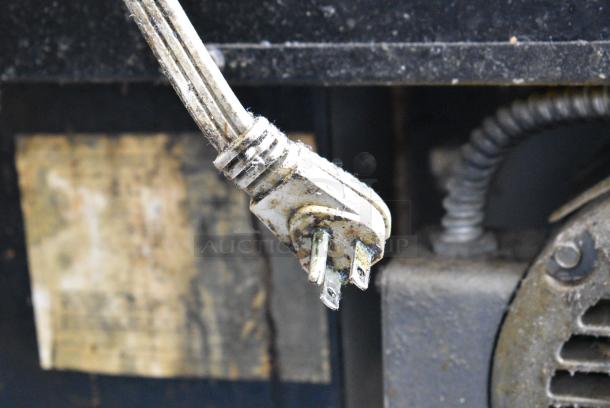 Montague Vectaire Stainless Steel Commercial Natural Gas Powered 4 Burner Range w/ CONVECTION Oven on Commercial Casters. - Image 6 of 12