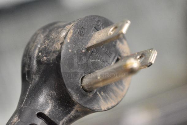 2020 True GDM-49-HC Metal Commercial 2 Door Reach In Cooler Merchandiser w/ Poly Coated Racks. 115 Volts, 1 Phase. Tested and Working! - Image 6 of 7