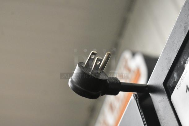 2018 True GDM-72-HC Metal Commercial 3 Door Reach In Cooler Merchandiser w/ Poly Coated Racks. 115 Volts, 1 Phase. Tested and Working! - Image 3 of 7