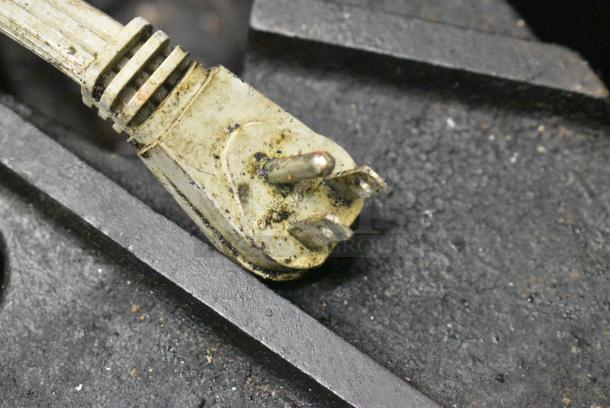 Montague Stainless Steel Commercial Natural Gas Powered 6 Burner Range w/ CONVECTION Oven. - Image 7 of 11