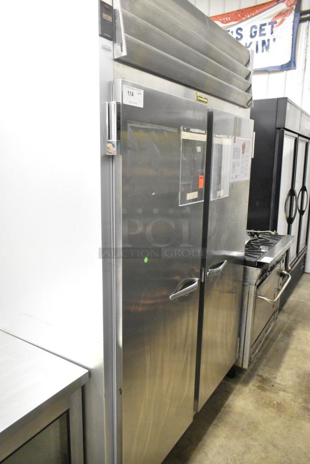 Traulsen G20010 Stainless Steel Commercial 2 Door Reach In Cooler on Commercial Casters. 115 Volts, 1 Phase. Tested and Working! - Image 2 of 7