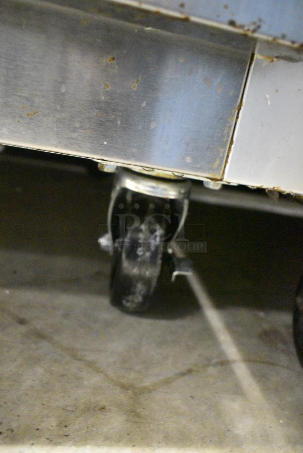 Traulsen G20010 Stainless Steel Commercial 2 Door Reach In Cooler on Commercial Casters. 115 Volts, 1 Phase. Tested and Working! - Image 4 of 7