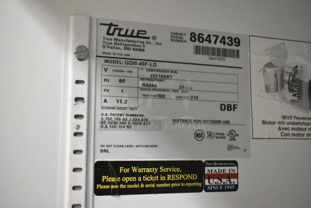 True GDM-49F-LD Metal Commercial 2 Door Reach In Freezer Merchandiser w/ Poly Coated Racks. 115/208-230 Volts, 1 Phase. Tested and Working! - Image 7 of 7