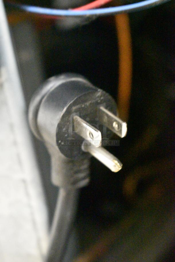 2018 True GDM-72-HC Metal Commercial 3 Door Reach In Cooler Merchandiser w/ Poly Coated Racks. 115 Volts, 1 Phase. Tested and Working! - Image 4 of 9