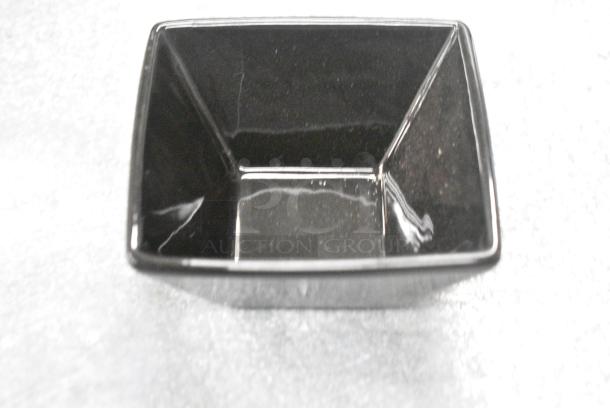 BRAND NEW SCRATCH AND DENT! Box of 8 999BWSQB11BK Acopa 8 oz. Glossy Black Square Stoneware Bowl - Image 4 of 8
