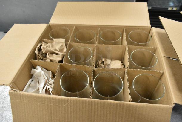 2 BRAND NEW SCRATCH AND DENT! Box of 8 Libbey 920284 Munique 16.5 oz. Customizable Stemmed Pilsner Glass/ 2 Times Your Bid! - Image 4 of 7