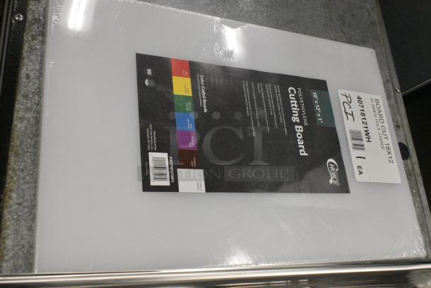 5 BRAND NEW SCRATCH AND DENT! Items Including 40718121WH Choice 18" x 12" x 1" White Polyethylene Cutting Board, Vollrath 90012 Super Pan 3® Full Size 1 1/2" Deep Anti-Jam Stainless Steel Steam Table / Hotel Pan - 22 Gauge,2 Red Lids, . 5 Times Your Bid! - Image 5 of 7