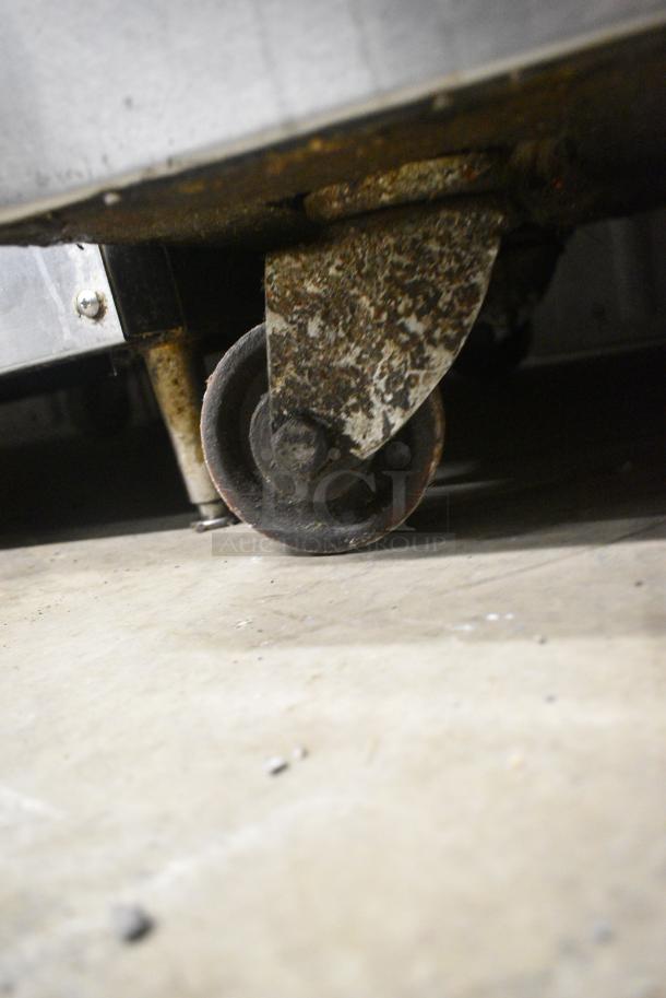 Isifol SSC30 Stainless Steel Commercial Gas Powered Tandoori Tandoor Oven on Commercial Casters. - Image 4 of 13