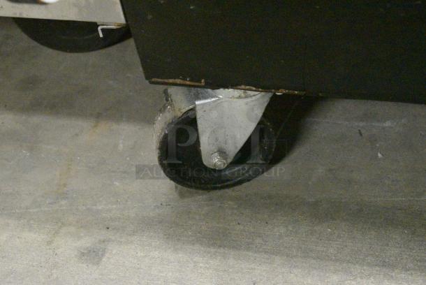 Federal RSSM560SC-3 Metal Commercial Open Grab N Go Merchandiser on Commercial Casters. 120/208-240 Volts, 1 Phase. - Image 6 of 7