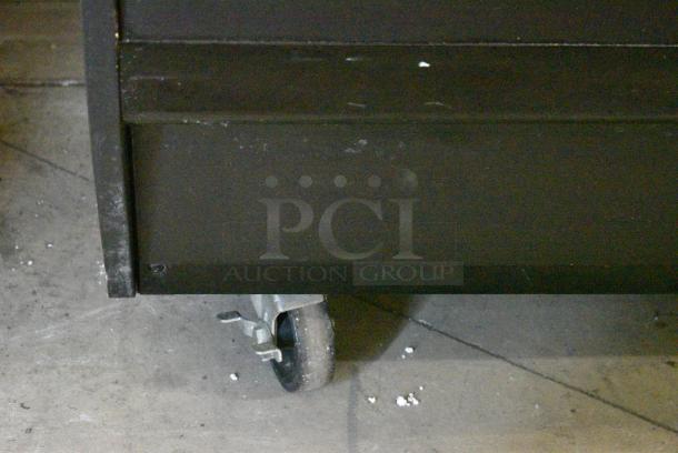 Federal SSRC5052 Metal Commercial Open Grab N Go Merchandiser w/ Dry Top Case on Commercial Casters. 120/208-240 Volts, 1 Phase. - Image 2 of 8