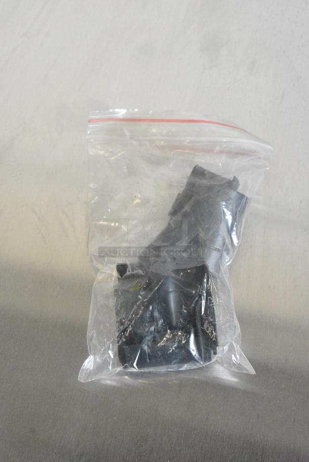 18 BRAND NEW SCRATCH AND DENT!  Sets of Metro Clips. 18 Times Your Bid! - Image 4 of 5