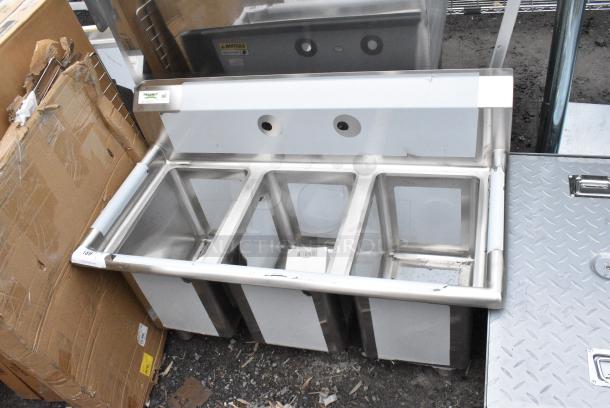 BRAND NEW SCRATCH AND DENT! Regency 600S31014 39" 16-Gauge Stainless Steel Three Compartment Commercial Sink with Galvanized Steel Legs and without Drainboards - 10" x 14" x 12" Bowls. No Legs. - Image 2 of 7