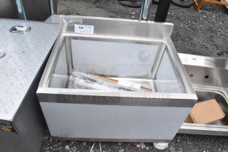 BRAND NEW SCRATCH AND DENT! Steelton 522UIB1824 18" x 24" Underbar Ice Bin with Bottle Holders - 77 lb.