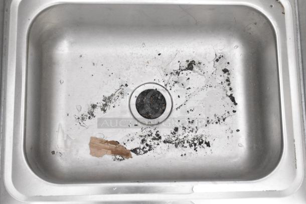 BRAND NEW SCRATCH AND DENT! Regency 600HS17SP 17" x 15" Wall-Mounted Hand Sink with Gooseneck Faucet and Side Splash - Image 5 of 7