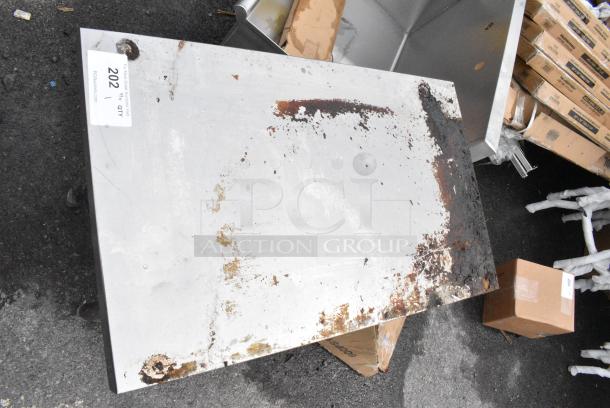 Stainless Steel Table w/ Metal Under Shelf. - Image 4 of 4