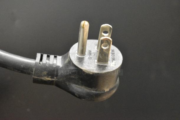 2018 True GDM-72-HC Metal Commercial 3 Door Reach In Cooler Merchandiser w/ Poly Coated Racks. 115 Volts, 1 Phase. Tested and Working! - Image 8 of 11