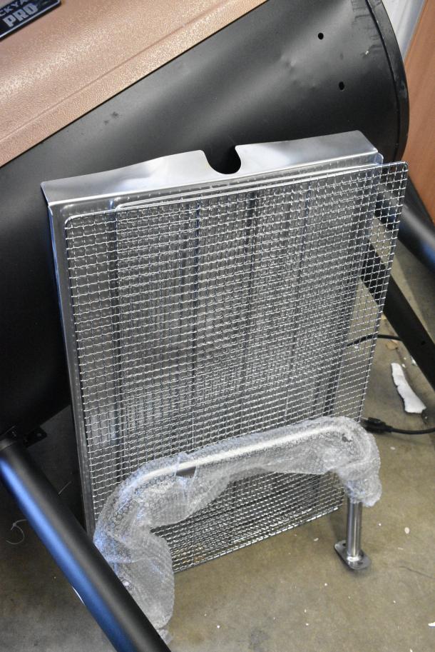 BRAND NEW SCRATCH AND DENT! Backyard Pro 554PL2030 30" Wood-Fire Pellet Grill and Smoker - Image 5 of 8