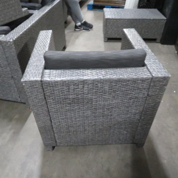 One Gray Wicker Patio Chair With Cushion. 9.5X25.5X26.5 - Image 3 of 3