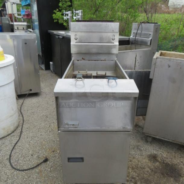 One Pitco Natural Gas Deep Fryer With 2 Baskets On Casters. - Image 1 of 3