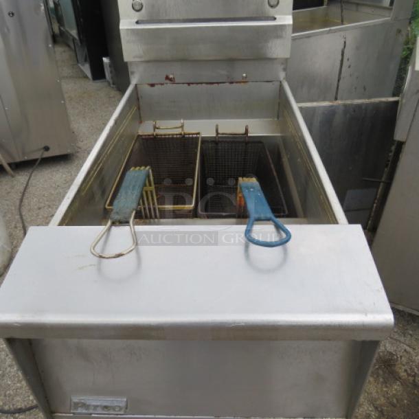 One Pitco Natural Gas Deep Fryer With 2 Baskets On Casters. - Image 3 of 3