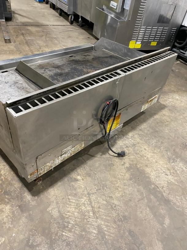 WoodStone Commercial Stainless Steel Natural Gas Powered Countertop Flat Plancha Griddle! With Back & Side Splash! Model: WS-PL-4836-4-CT SN: GP1B16OCT1807222! 120V 1 Phase! On Legs! - Image 4 of 8