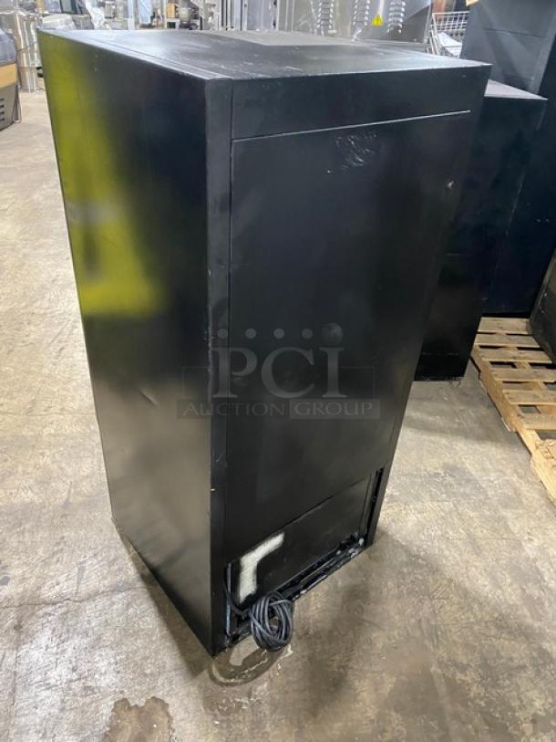 Universal Nolin Commercial Black Single Glass Door Reach In Beverage Merchandiser Refrigerator! With Poly Coated Wire Rack! Model: MC260-1! 120V 1 Phase! - Image 4 of 7