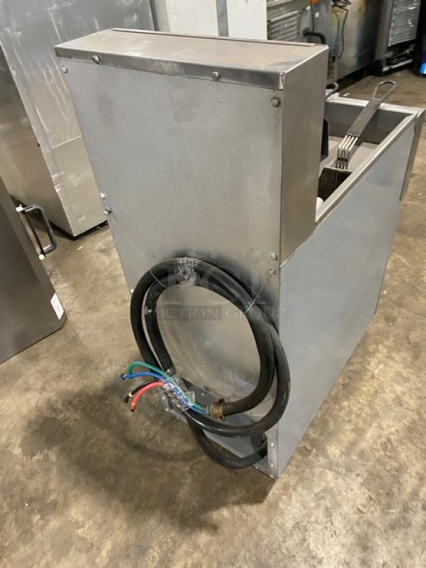 USR! 2020 Late Model! Cookline Series Commercial Stainless Steel Electric Powered 40 Lb. Deep Fat Fryer! With Backsplash & Basket Hanger! With Frying Baskets! Model: SR114E! 240V! On Legs! - Image 3 of 9