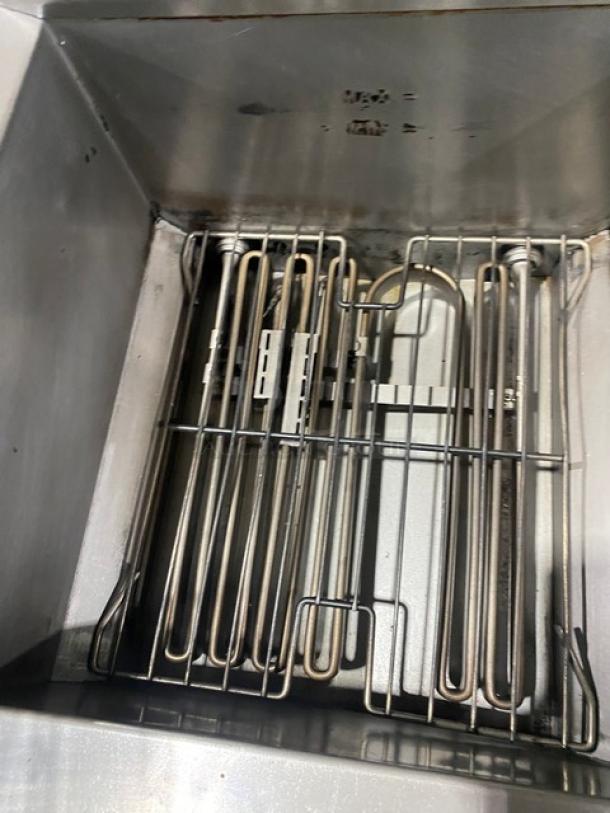 USR! 2020 Late Model! Cookline Series Commercial Stainless Steel Electric Powered 40 Lb. Deep Fat Fryer! With Backsplash & Basket Hanger! With Frying Baskets! Model: SR114E! 240V! On Legs! - Image 6 of 9
