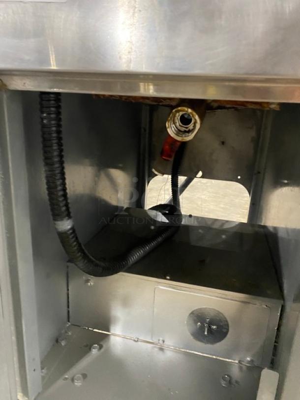 USR! 2020 Late Model! Cookline Series Commercial Stainless Steel Electric Powered 40 Lb. Deep Fat Fryer! With Backsplash & Basket Hanger! With Frying Baskets! Model: SR114E! 240V! On Legs! - Image 7 of 9