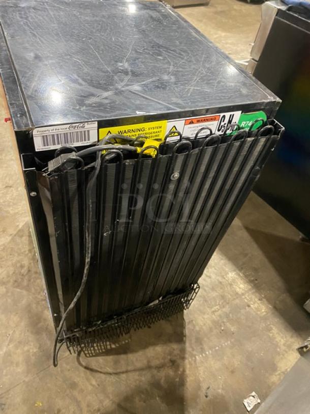 FrigoGlass! 2020 Late Model! Commercial Black Single Glass Door Reach In Countertop Beverage Merchandiser Refrigerator! With Poly Coated Wire Racks! Model: UR30-CC SN: FG-UR30-CO2! 120V 1 Phase! - Image 4 of 7