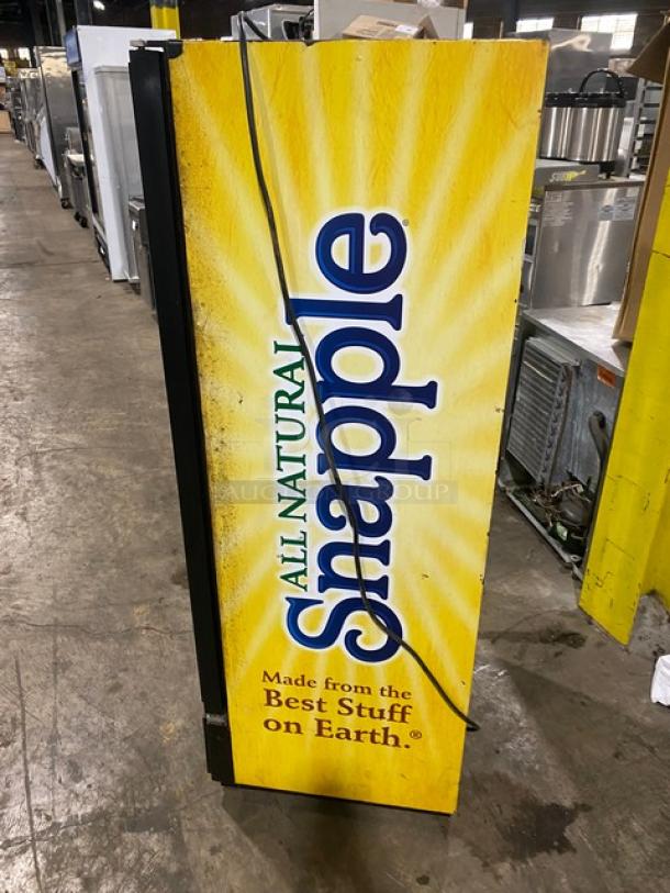 True Snapple Style Commercial Black Single Glass Door Reach In Merchandiser Refrigerator! With Poly Coated Wire Racks! Model: GDM-12 SN: 11800502! 115V 1 Phase! - Image 3 of 7