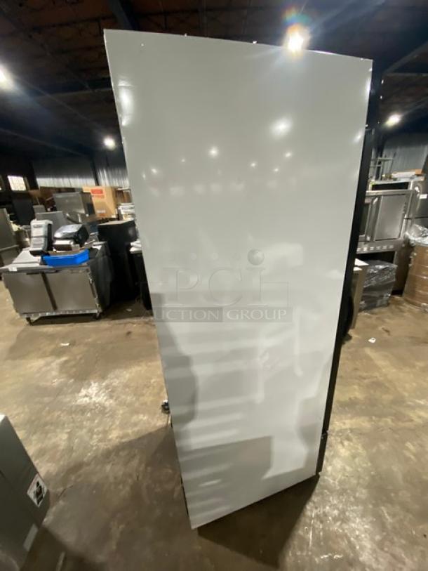 Maxx Cold X-Series Commercial White Powder Coated Single Glass Swing Door Reach In Merchandiser Refrigerator! With Poly Coated Wire Racks! Model: MXM1-23RHC SN: 21045360! 115V 1 Phase! - Image 3 of 8