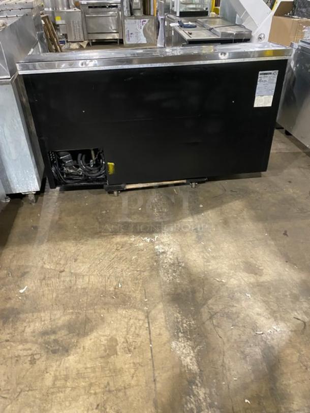 Maxx Cold X-Series Commercial Black Powder Coated Horizontal Bottle Cooler! With Stainless Steel Top & Double Sliding Lids! Model: MXCR65B SN: 382322! 115V 1 Phase! - Image 3 of 8