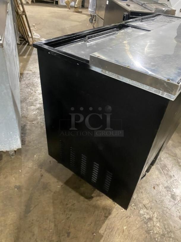 Maxx Cold X-Series Commercial Black Powder Coated Horizontal Bottle Cooler! With Stainless Steel Top & Double Sliding Lids! Model: MXCR65B SN: 382322! 115V 1 Phase! - Image 4 of 8