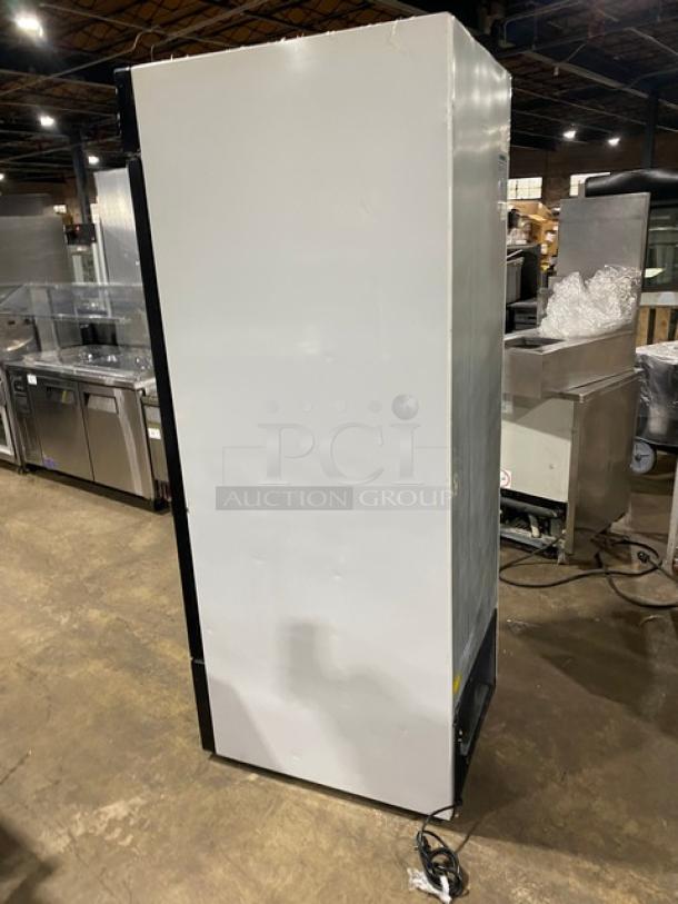 Maxx Cold X-Series Commercial White Powder Coated Single Glass Swing Door Reach In Merchandiser Refrigerator! With Poly Coated Wire Racks! Model: MXM1-23RHC SN: 21045360! 115V 1 Phase! - Image 2 of 8