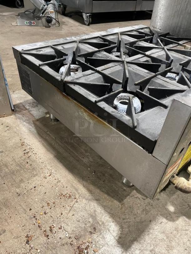 Vulcan Commercial Stainless Steel Natural Gas Powered Countertop Heavy Duty 6 Burner Range! With Back Splash! Model: VHP636-1! On Legs! - Image 4 of 8