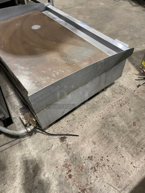 Star Commercial Stainless Steel Electric Powered Countertop Heavy Duty Flat Griddle! With Thermostatic Controls! With Back & Side Splash! On Legs! - Image 3 of 8