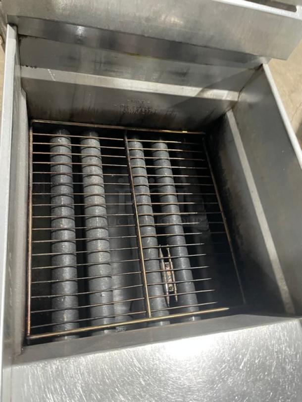 Pitco Commercial Stainless Steel Natural Gas Powered Deep Fat Fryer! With Back Splash & Basket Hanger! Model: SG18-S SN: G21ED035712! On Casters! - Image 5 of 8