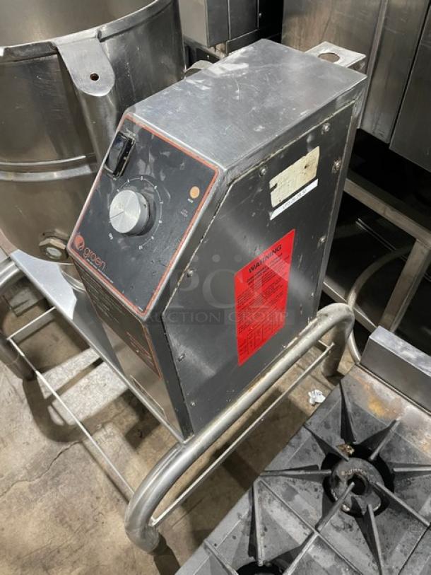 Groen! 2017! Late Model! Commercial Stainless Steel Electric Powered 2/3 Steam Jacketed 40 Qt. Tilting Steam Kettle! With Smooth Action Hand Tilting Crank! Mounted On Equipment Stand! Model: TDB-40 SN: 100883! 208V 3 Phase! On Legs! - Image 2 of 9