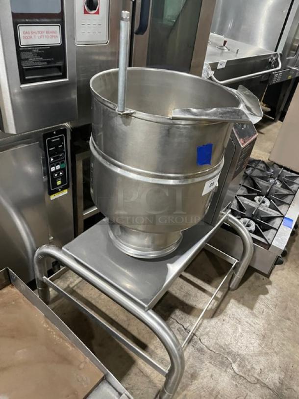 Groen! 2017! Late Model! Commercial Stainless Steel Electric Powered 2/3 Steam Jacketed 40 Qt. Tilting Steam Kettle! With Smooth Action Hand Tilting Crank! Mounted On Equipment Stand! Model: TDB-40 SN: 100883! 208V 3 Phase! On Legs! - Image 3 of 9